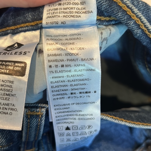 LEVIS PREMIUM 70’s high flare jeans in size 29x32. NWT! Perfect addition to fall - Picture 14 of 15